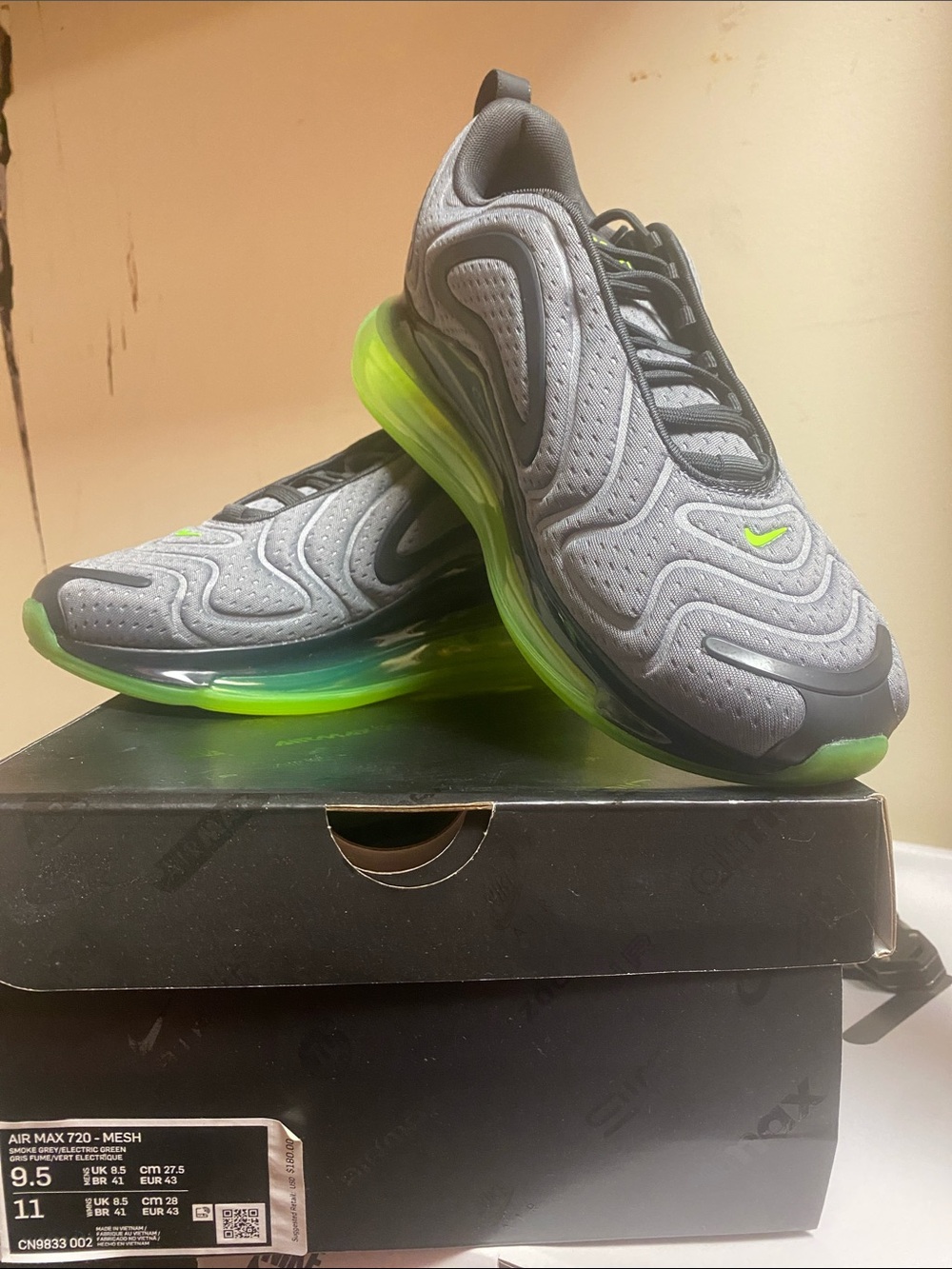 Nike Men's Grey and Neon Green Air Max 720 Mesh Sneakers